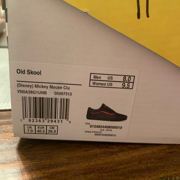 Limited Mickey Mouse vans - Picture 2 of 8